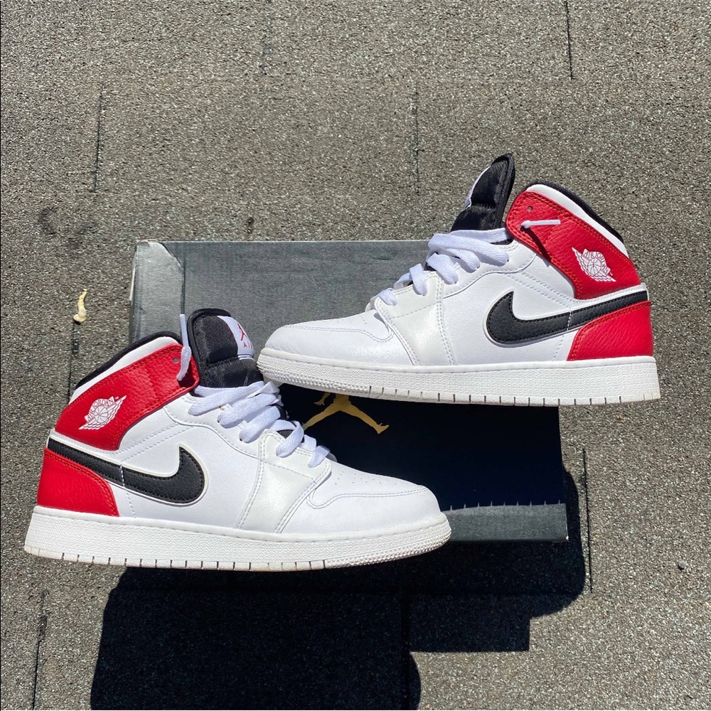 Jordan Retro 1 Mid Chicago